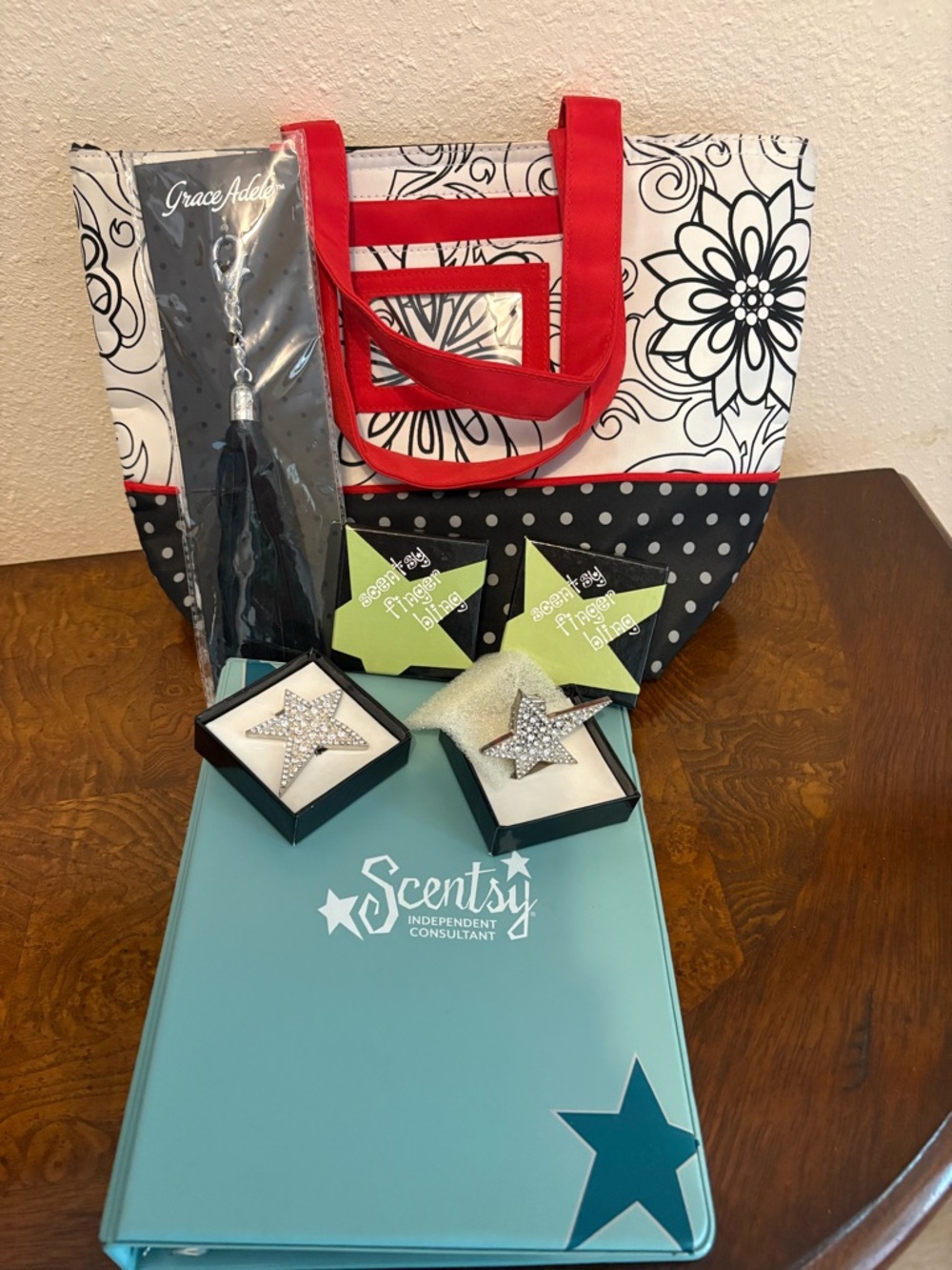 Scentsy Teal Star Scentsy Consultant Binder with Black & White Floral Tote